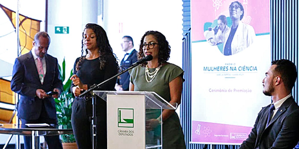Imagem Pesquisadora da Unicamp é premiada por sua contribuição à ciência e à transformação social